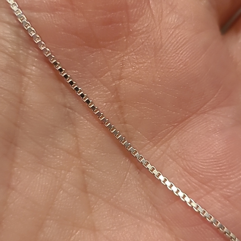 Kissing giraffes necklace sterling silver - Picture 3 of 4